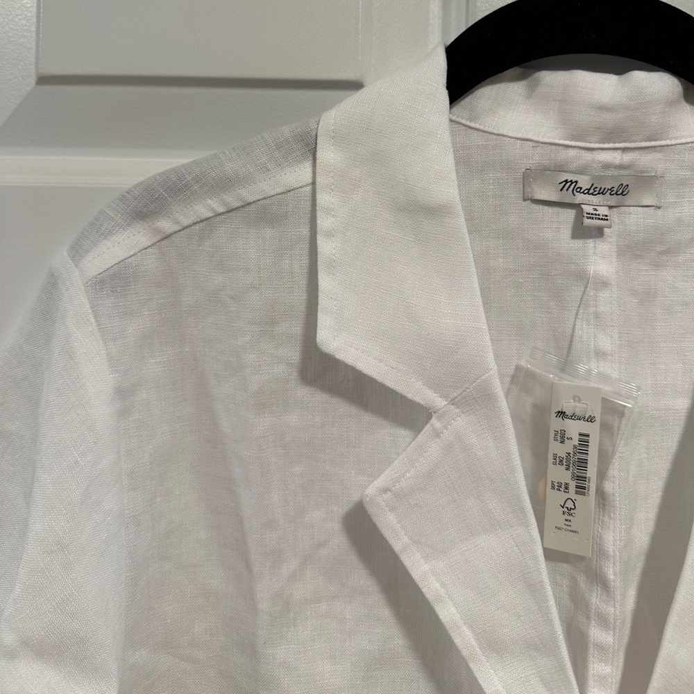 white linen resort shirt 🖤